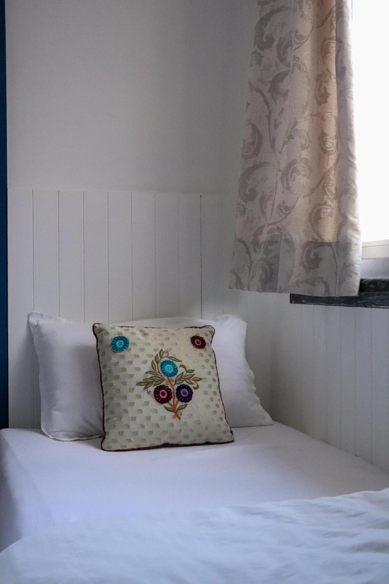 Blue Door Hotel บุนดิ ภายนอก รูปภาพ